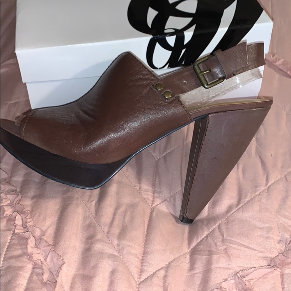 heels - Picture 2 of 2